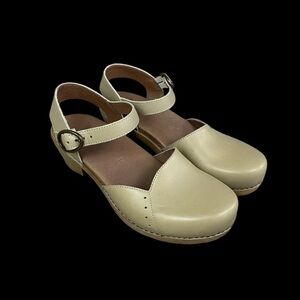 Dansko Mary Jane Clogs Women’s 7 Leather Cottagecore EU 37 Neutral Maisie